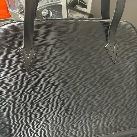 Authentic Louis Vuitton LV Lussac Epi Shoulder Bag. Excellent Condition! - Picture 3 of 9